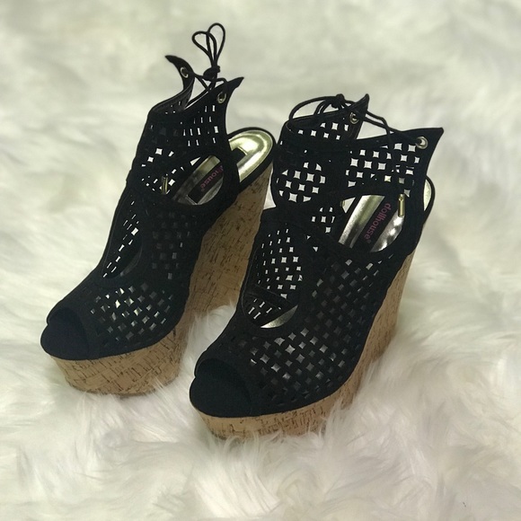 Laser cut cork wedge - Picture 3 of 5